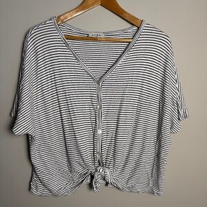 Aura Women's Button Up V-Neck Cropped Black + White Top Waist Tie Beach Medium